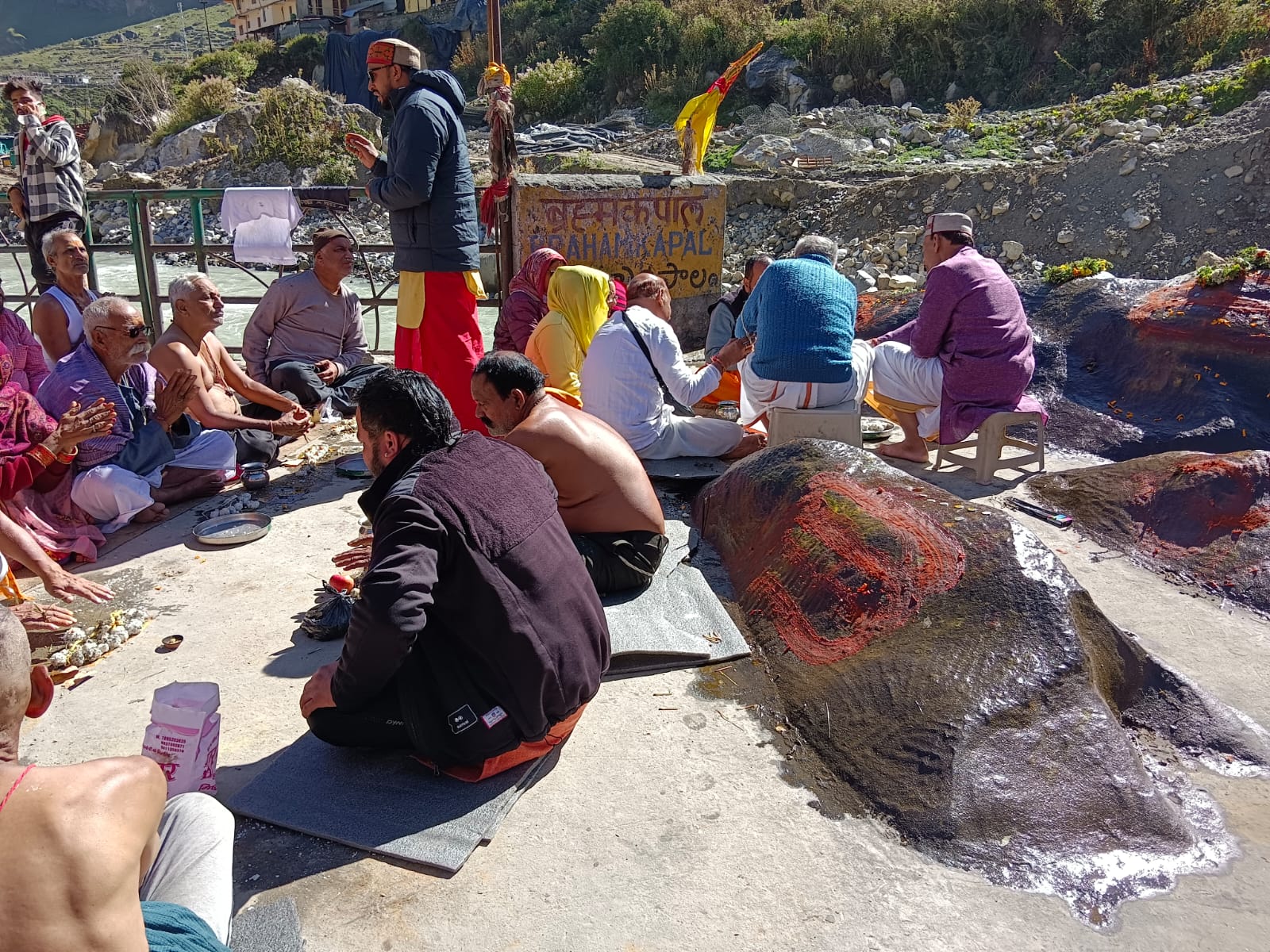 Shraddh Rituals Begin at Brahma Kapal in Badrinath, Pilgrims Gather for Ancestral Offerings