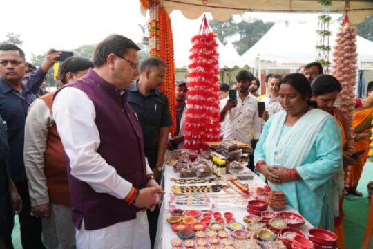 CM Dhami inaugurated Saras Mela 2024 in Dehradun, interacting with women’s self-help groups and supporting local products.