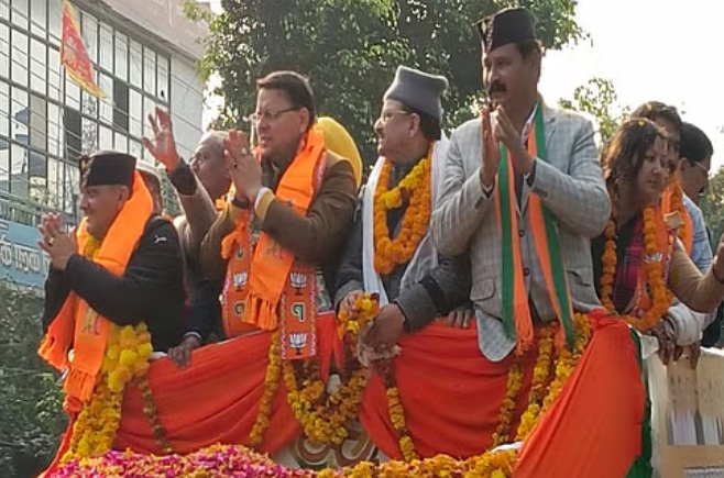 CM Dhami’s Enthusiastic Roadshow for BJP Candidate in Haldwani