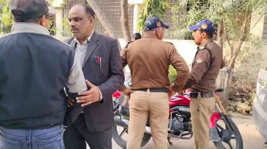 Vigilance Raid at Chakbandi Office: Kanungo Caught Taking Bribe in Roorkee