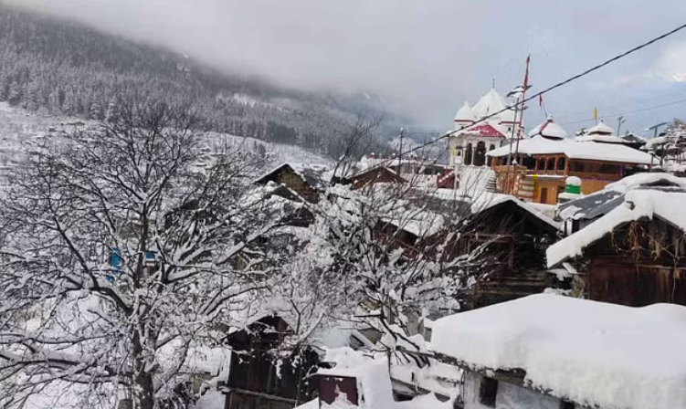 Weather Turns Cold in Uttarakhand, Snowfall in Gangotri