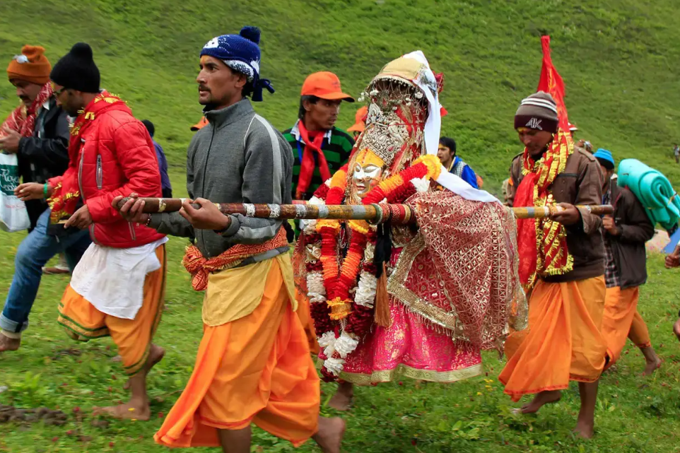 Faith Endures Amid Disaster, Devotees Continue Nanda Devi Lokjat Tradition