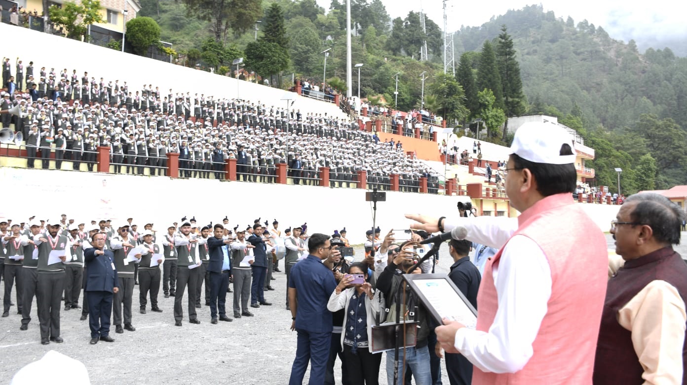 CM Dhami administers ‘Ganga Pledge’ to students under ‘Swachhata Hi Seva’ Campaign