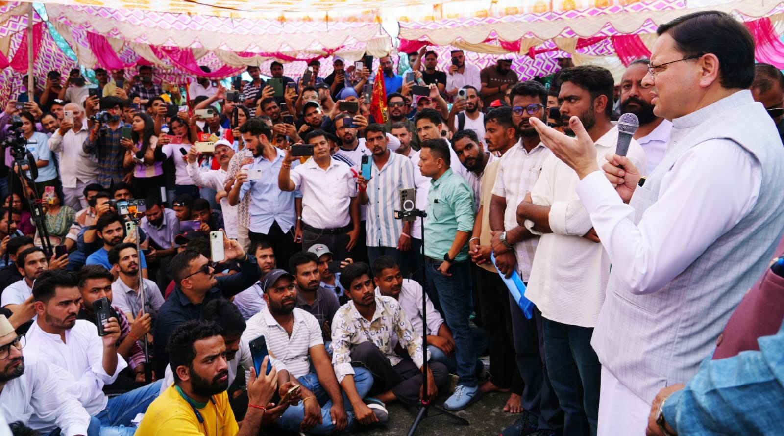 Dhami reaches out to agitating youth, recommends CBI probe into UKSSSC paper leak