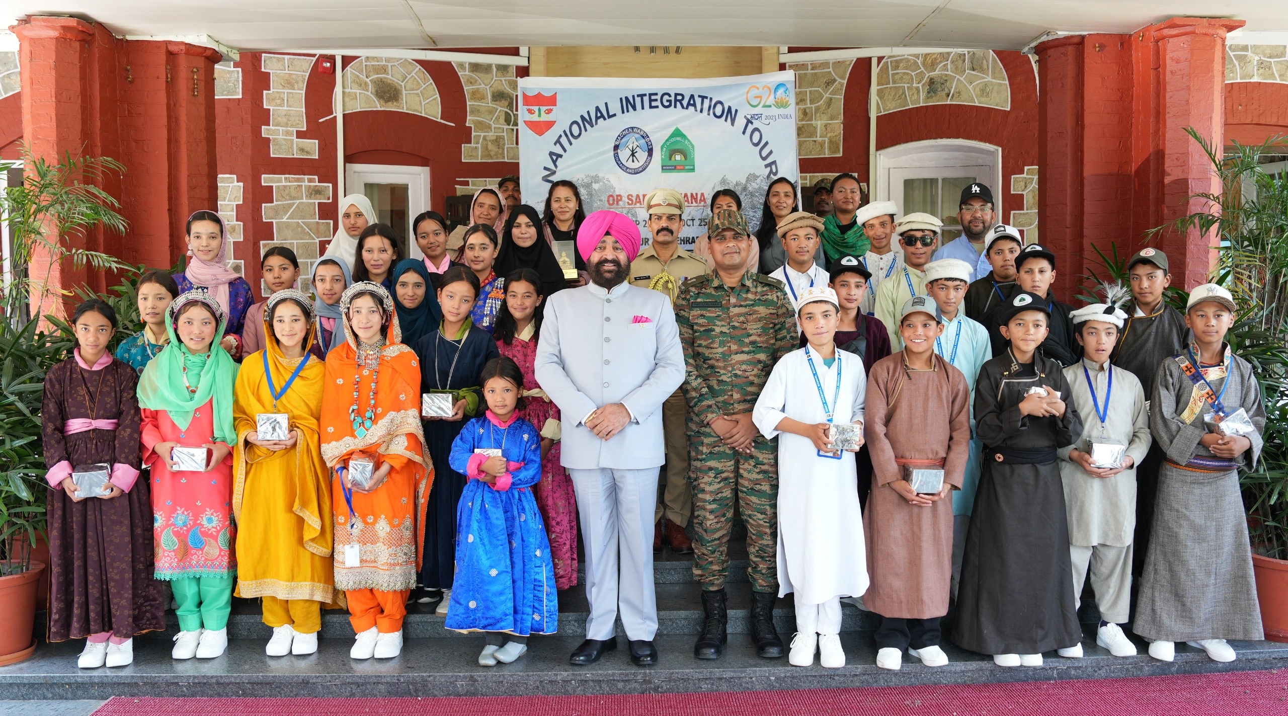 Gov hosts students from Nubra Valley at Raj Bhavan