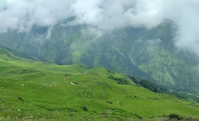 Hanumanchatti’s Gulabikantha Trail Named ‘Trek of the Year’ in Uttarkashi