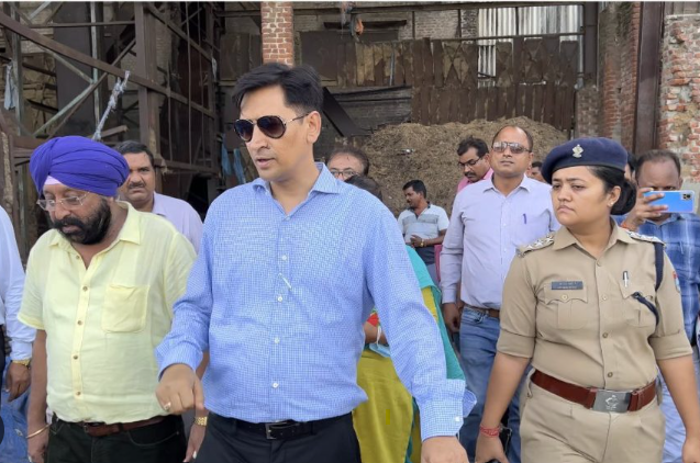 Kumaon Commissioner Raids Halwani Official’s House, Finds Tehsil Records at Home