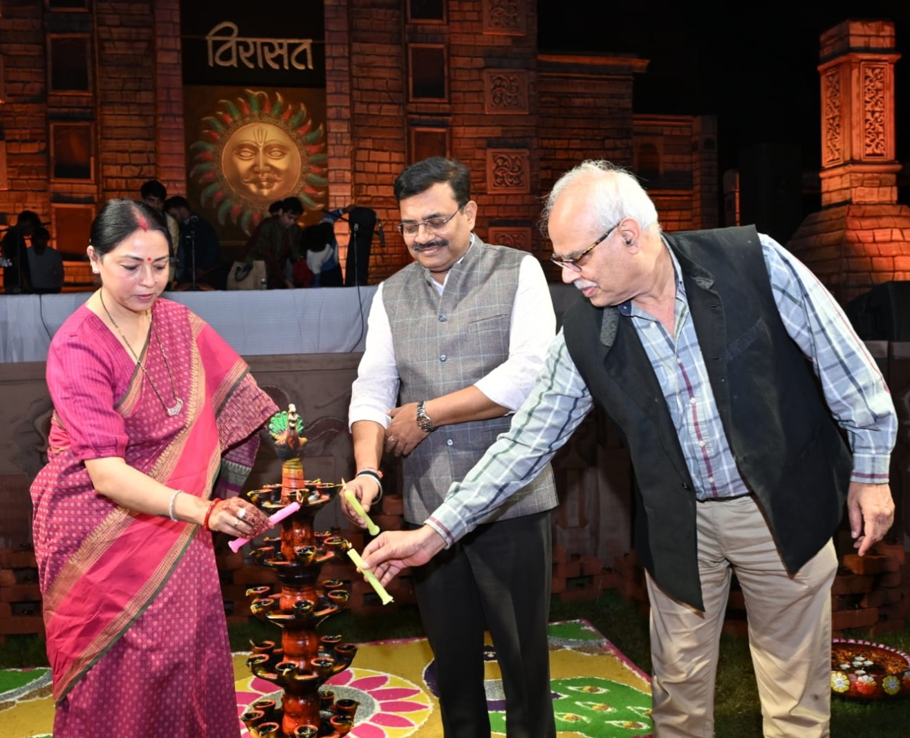 Upreti Sisters’ Garhwali, Kumaoni and Jaunsari songs created a sensation and the Virasat stage swayed with joy