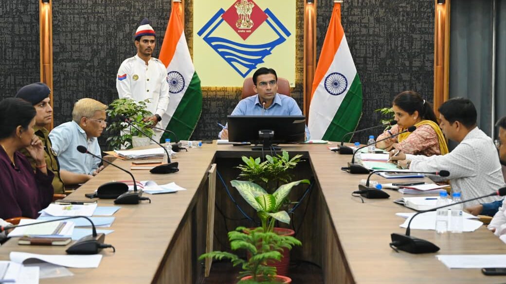 Dehradun: Night Road Work Permitted with Strict Rules, DM Warns Against Leaving Roads Dug Up