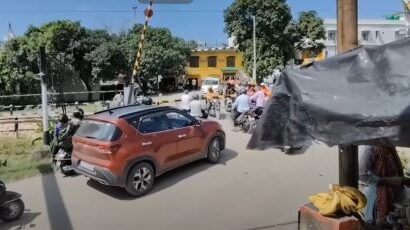 Automatic Gate Failure at Motahaldu Crossing Causes Daily Traffic Jams