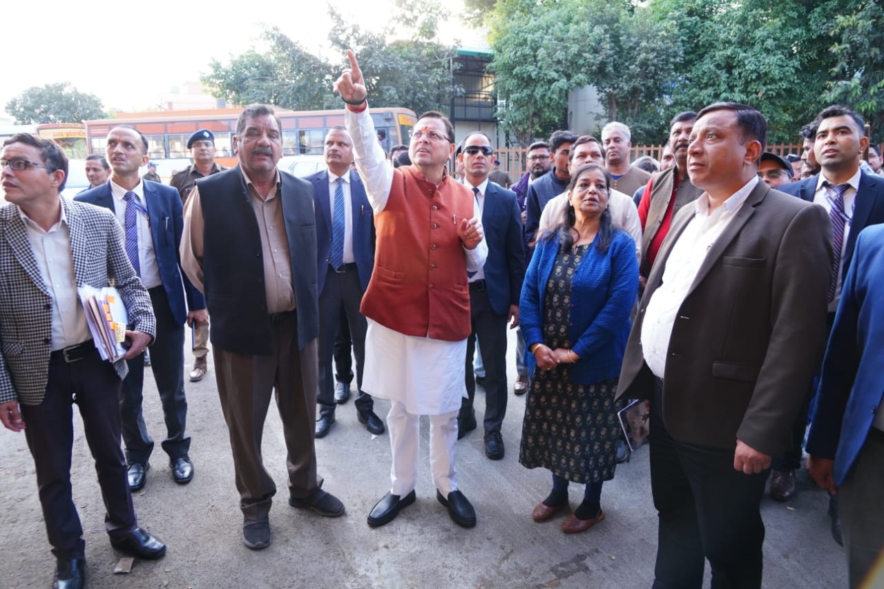 Dhami picks up broom at ISBT to signal zero tolerance for filth during surprise inspection