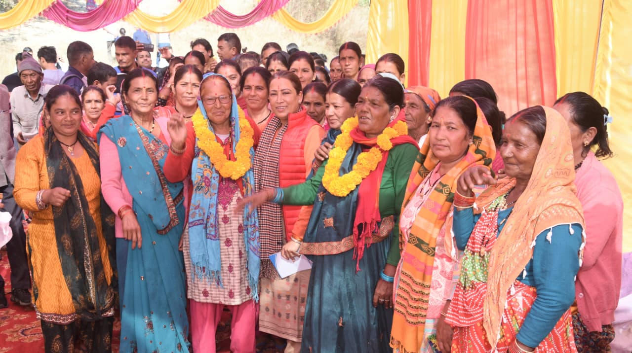 Rekha Arya Announces Funding for Irrigation and Road Works During Public Meet in Someshwar