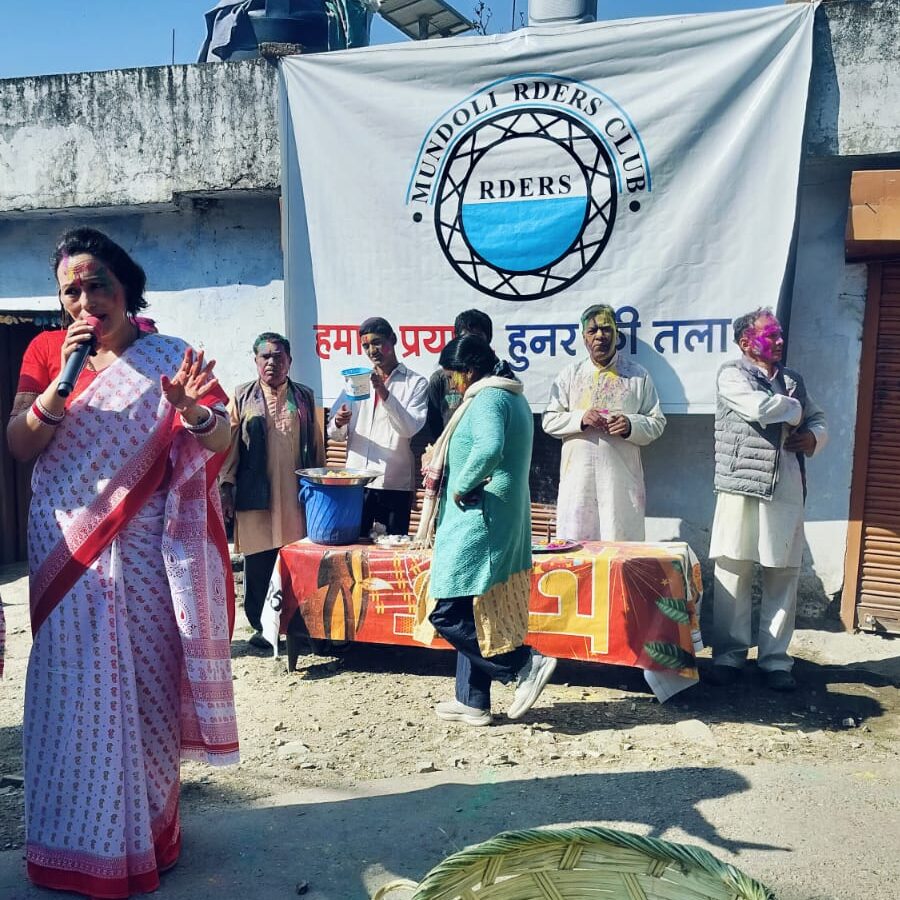 chamoli-mundoli-village-celebrates-vibrant-holi-with-community-participation