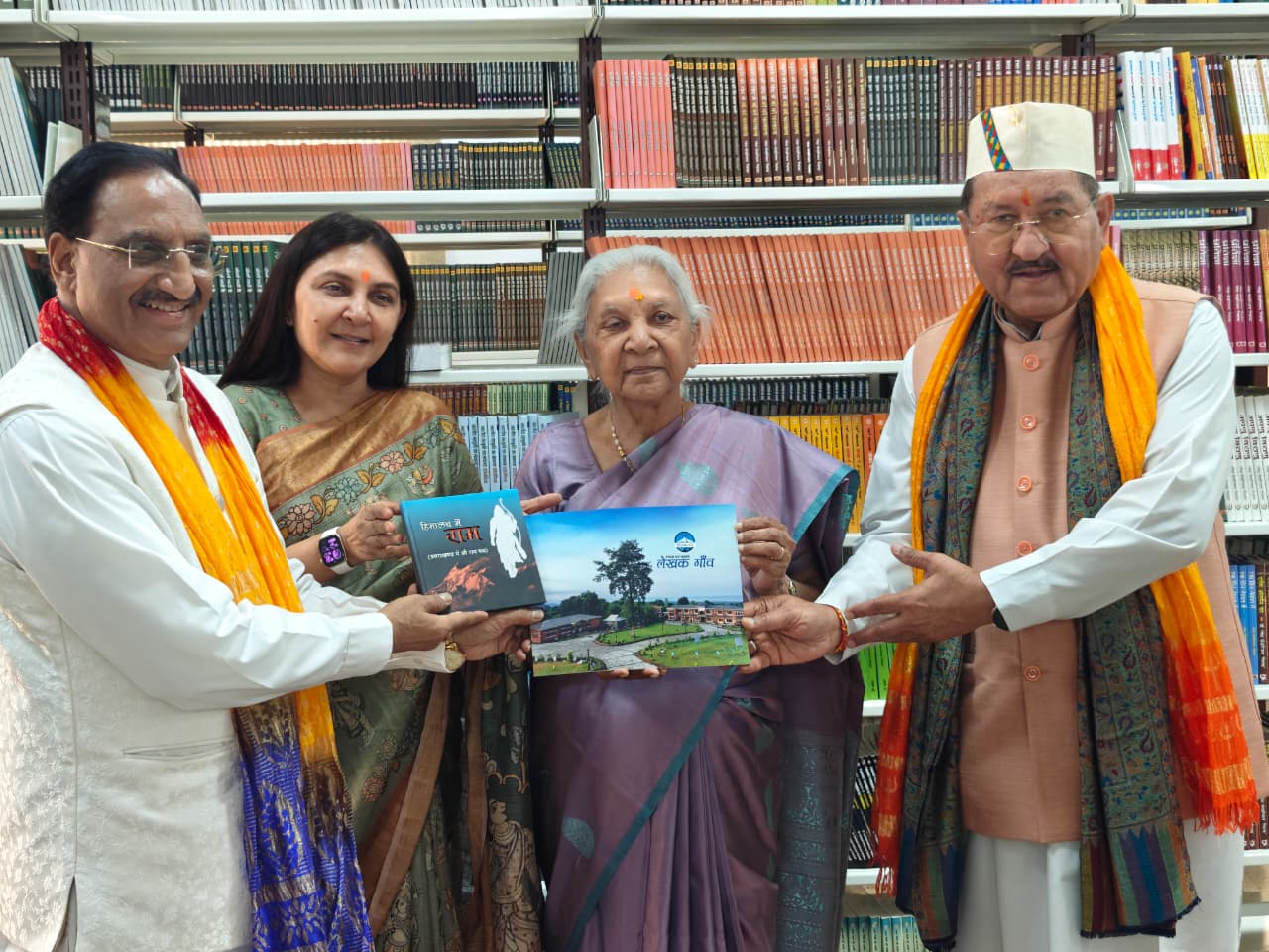 up-governor-anandiben-patel-visits-uttarakhands-lekhak-gaon-reviews-initiative