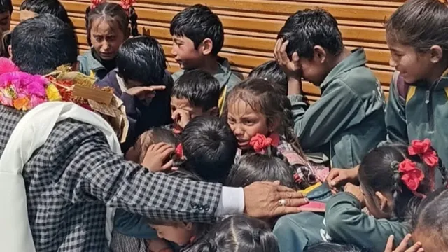 Chamoli Village Turns Emotional as Students Bid Tearful Farewell to Beloved Teacher