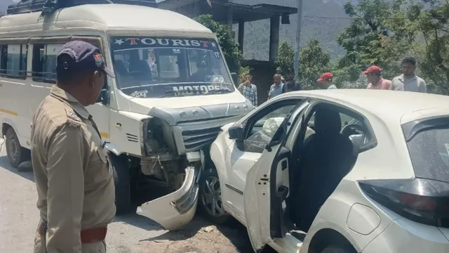 Chamoli: Car and Tempo Traveller Collide on Badrinath Highway